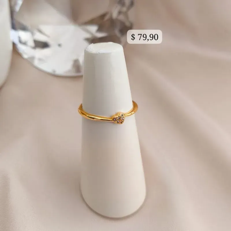 ANEL FINO COM MINI CORAÇÃO CRAVEJADO EM MICRO ANEL FINO COM MINI CORAÇÃO CRAVEJADO EM MICRO