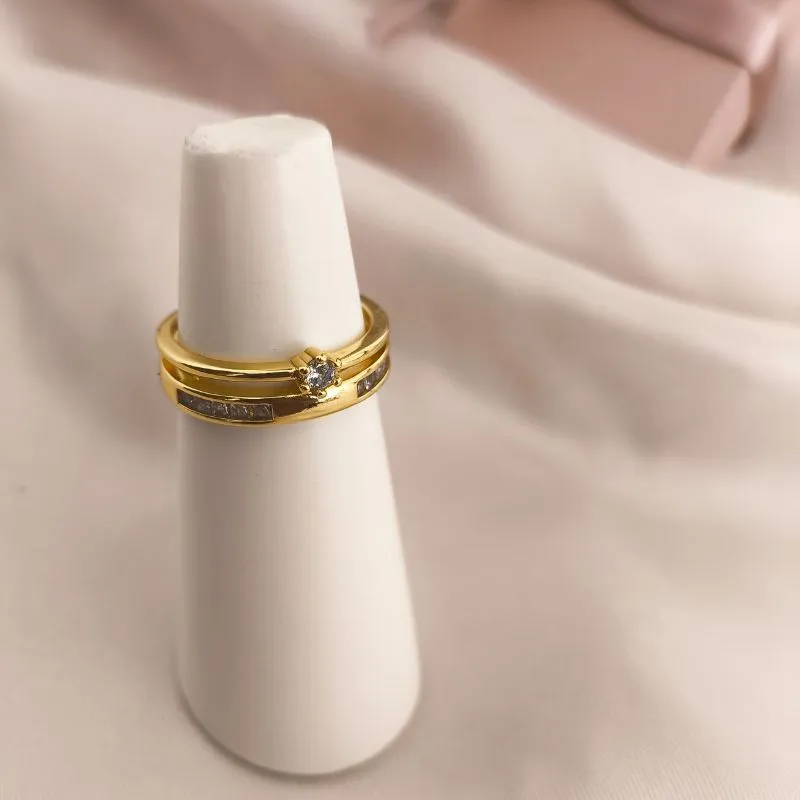 ANEL 2 EM 1 COM PEDRA SOLITARIA E CRAVEJADO EM MICRO ZIRCONIA NO MEIO LISO ANEL 2 EM 1 COM PEDRA SOLITARIA E CRAVEJADO EM MICRO ZIRCONIA NO MEIO LISO