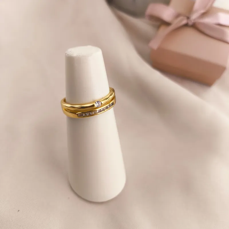 ANEL 2 EM 1 COM PONTO DE LUZ E CRAVEJADO EM MICRO ZIRCONIA ANEL 2 EM 1 COM PONTO DE LUZ E CRAVEJADO EM MICRO ZIRCONIA