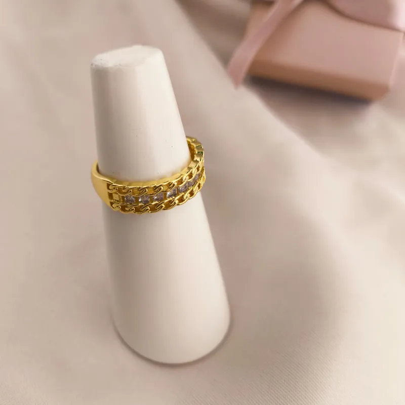 ANEL 3 EM 1 ESTILO CORRENTE ELO GROUMET E CRAVEJADO EM MICRO ZIRCONIA NO MEIO ANEL 3 EM 1 ESTILO CORRENTE ELO GROUMET E CRAVEJADO EM MICRO ZIRCONIA NO MEIO