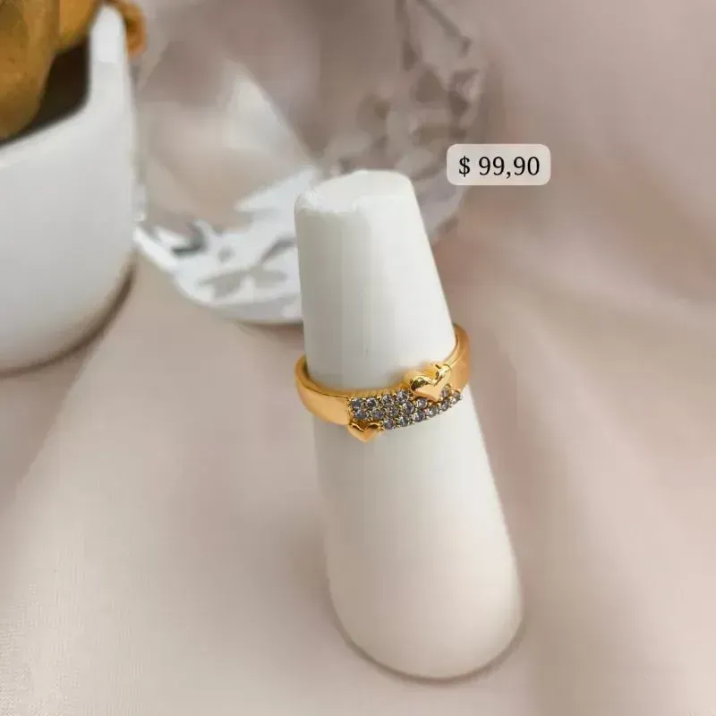 ANEL COM 3 FILAS DE ZIRCONIA COM 2 CORAÇÕES LISOS