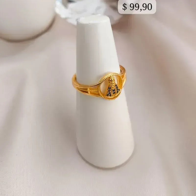 ANEL COM NOSSA SENHORA APARECIDA VAZADO CRAVEJADO EM MICRO ZIRCONIA AZUL