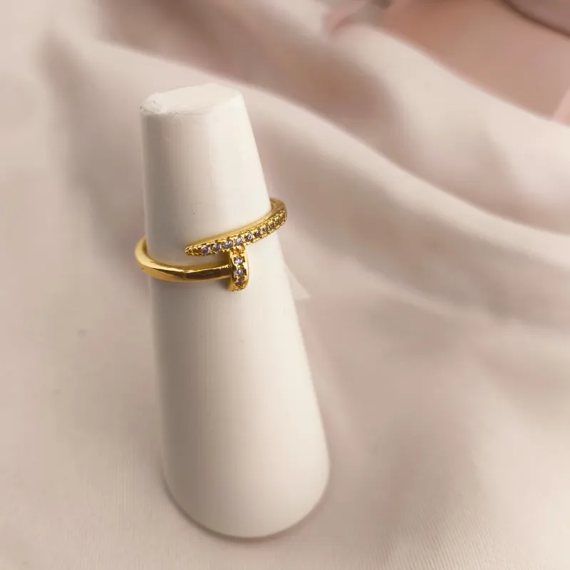 ANEL  PREGO CRAVEJADO ZIRCONIA COMEÇO E FIM ANEL  PREGO CRAVEJADO ZIRCONIA COMEÇO E FIM