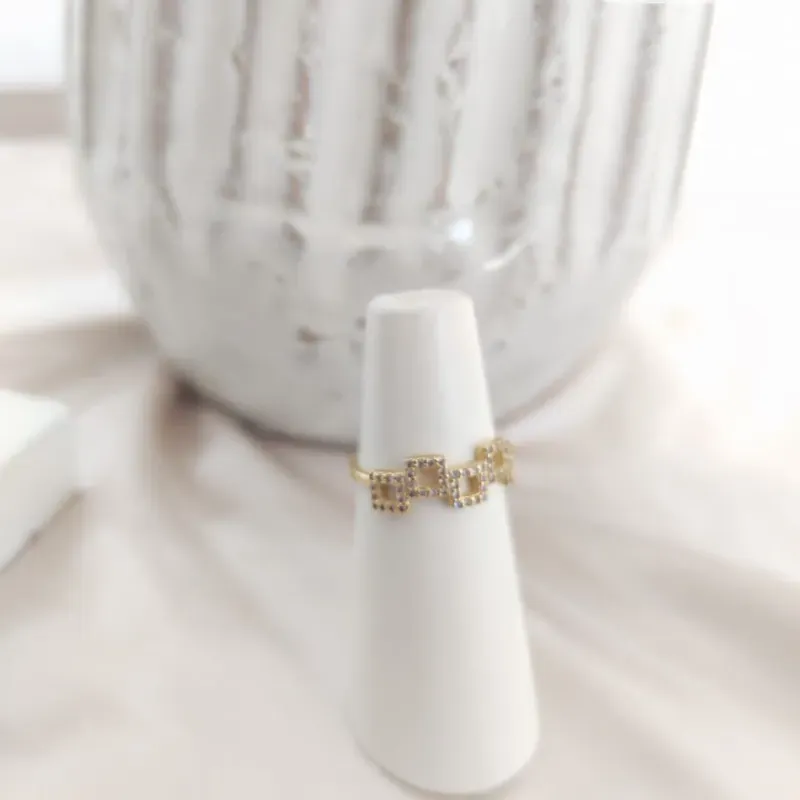 ANEL QUADRADOS VAZADOS E CRAVEJADOS EM ZIRCONIA