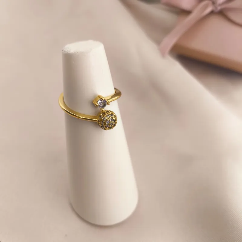 ANEL REGULAVEL COM PONTO DE LUZ E BOLA CRAVEJADO EM MICRO ZIRCONIA ANEL REGULAVEL COM PONTO DE LUZ E BOLA CRAVEJADO EM MICRO ZIRCONIA