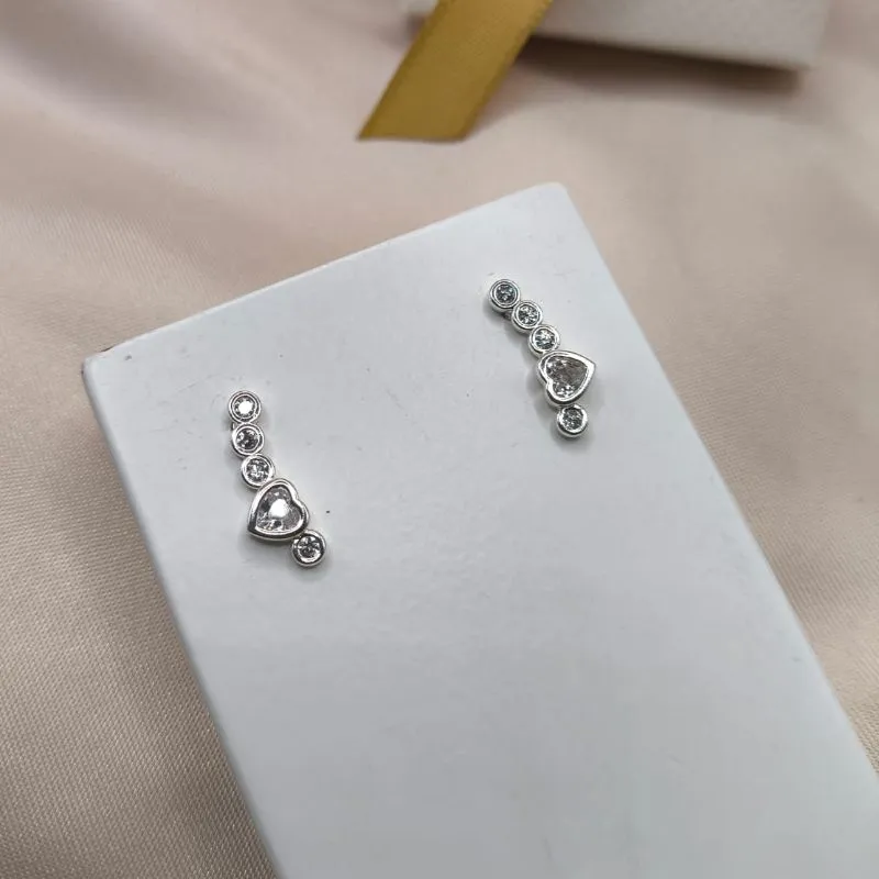 BRINCO EARCUFF 4 PONTOS E 1 CORAÇÃO DE ZIRCONIA