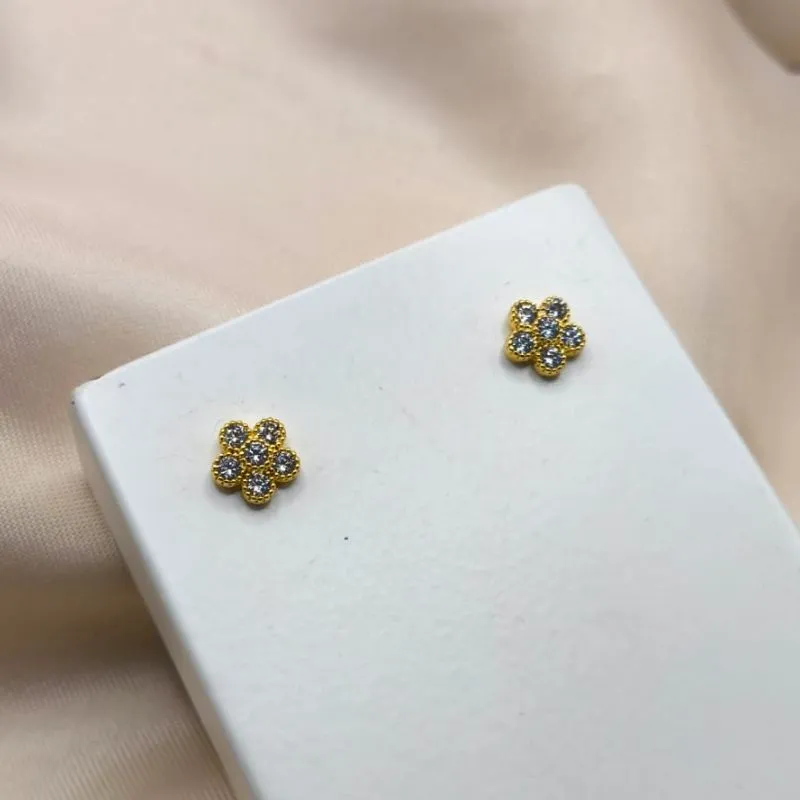 BRINCO FLOR COM 5 PETALAS EM ZIRCONIA E PEDRA DE ZIRCONIA NO MEIO BRINCO FLOR COM 5 PETALAS EM ZIRCONIA E PEDRA DE ZIRCONIA NO MEIO