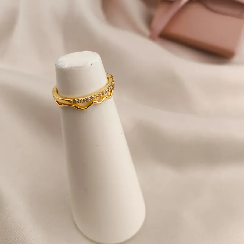 ANEL 2 EM 1 ONDULADO E LISO E CRAVEJADO EM MICRO ZIRCONIA ANEL 2 EM 1 ONDULADO E LISO E CRAVEJADO EM MICRO ZIRCONIA