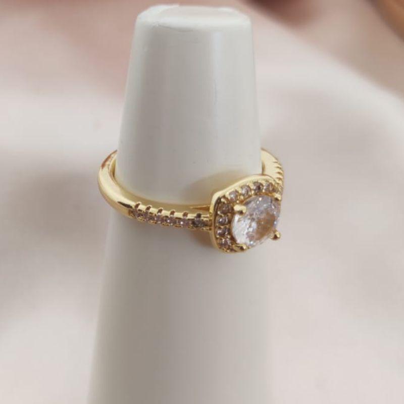 ANEL COM PEDRA REDONDA DE ZIRCONIA E CRAVEJADO EM MICRO ZIRCONIA ANEL COM PEDRA REDONDA DE ZIRCONIA E CRAVEJADO EM MICRO ZIRCONIA