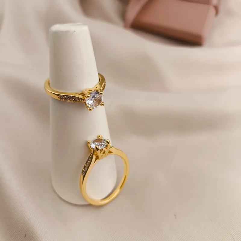 ANEL COM PEDRA SOLITARIA SUSPENSA E CRAVEJADO EM MICRO ZIRCONIA ANEL COM PEDRA SOLITARIA SUSPENSA E CRAVEJADO EM MICRO ZIRCONIA