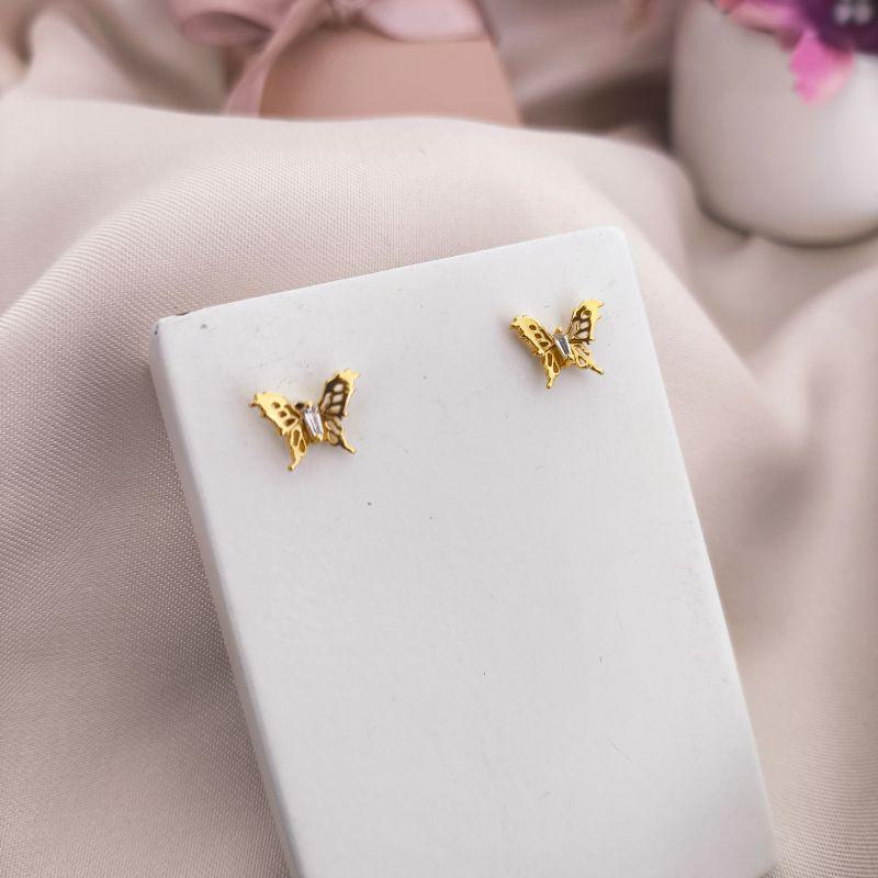 BRINCO BORBOLETA COM ASAS VAZADOS E  CRAVEJADO COM PEDRAS DE ZIRCONIA NO MEIO