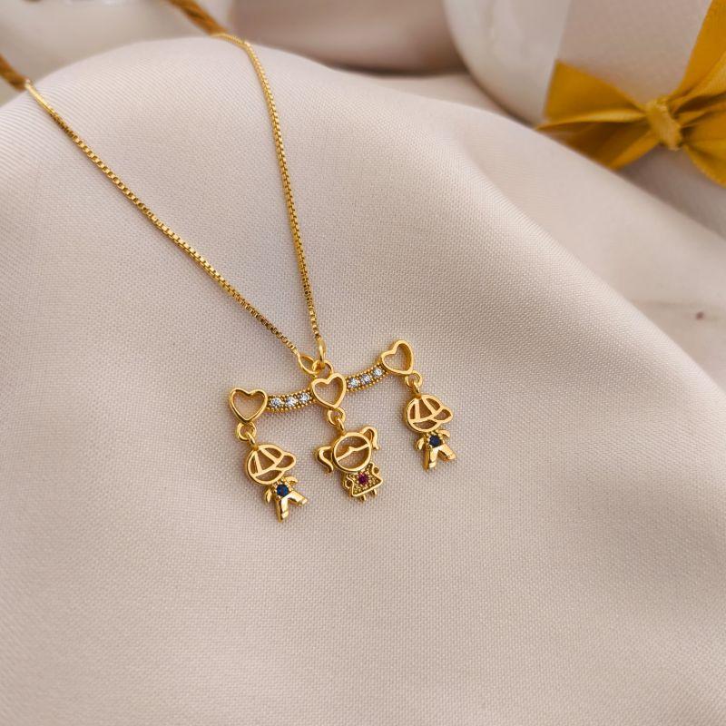 COLAR COM 2 MENINOS E 1 MENINA COM PEDRA DE MICRO ZIRCONIA FILHOS