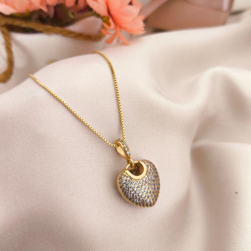 COLAR COM CORAÇÃO BOLEADO TODO  CRAVEJADO EM MICRO ZIRCONIA E VAZADO ATRÁS COLAR COM CORAÇÃO BOLEADO TODO  CRAVEJADO EM MICRO ZIRCONIA E VAZADO ATRÁS