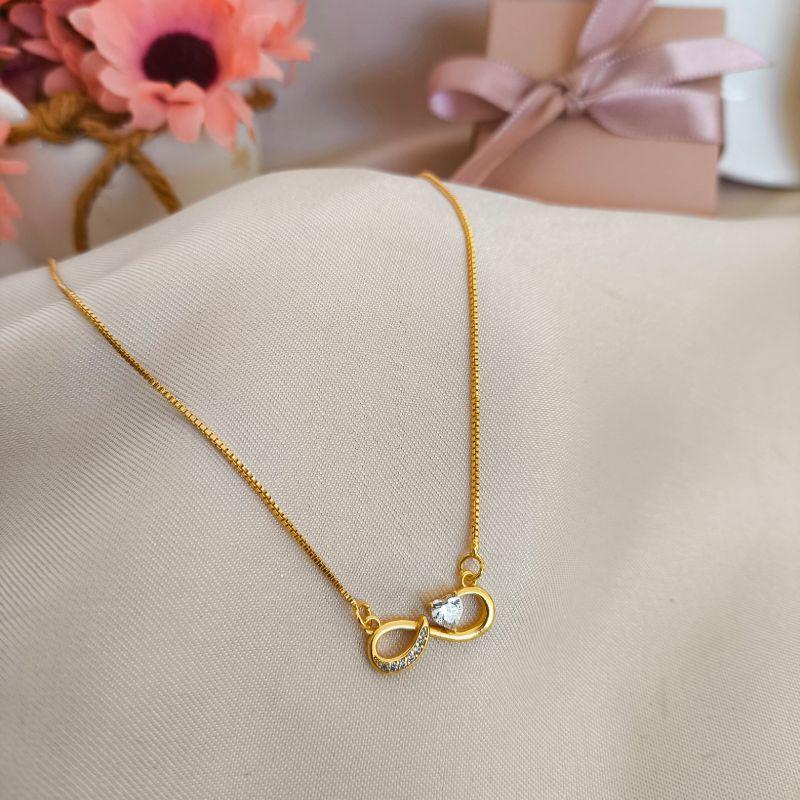 COLAR INFINITO COM PEDRA EM FORMA DE CORAÇÃO E CRAVEJADO EM MICRO ZIRCONIA