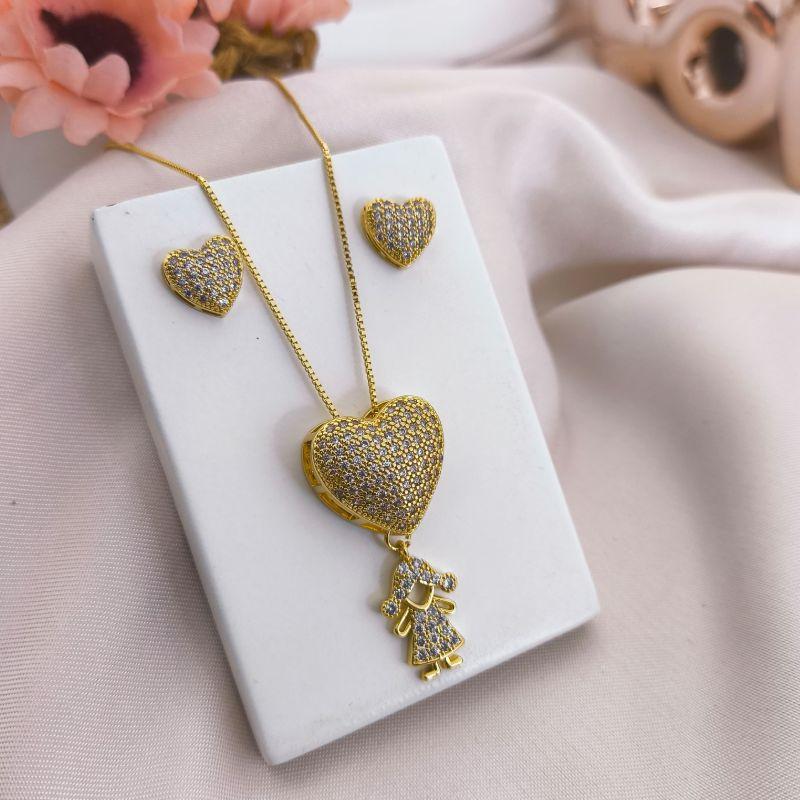 CONJUNTO CORAÇÃO COM 1 MENINA CRAVEJADO EM MICRO ZIRCONIA FILHOS CONJUNTO CORAÇÃO COM 1 MENINA CRAVEJADO EM MICRO ZIRCONIA FILHOS