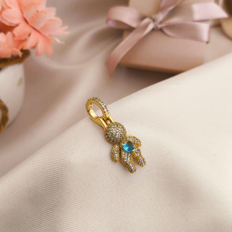 PINGENTE MENINO COM CORAÇÃO VERDE E CRAVEJADO EM MICRO ZIRCONIA FILHOS