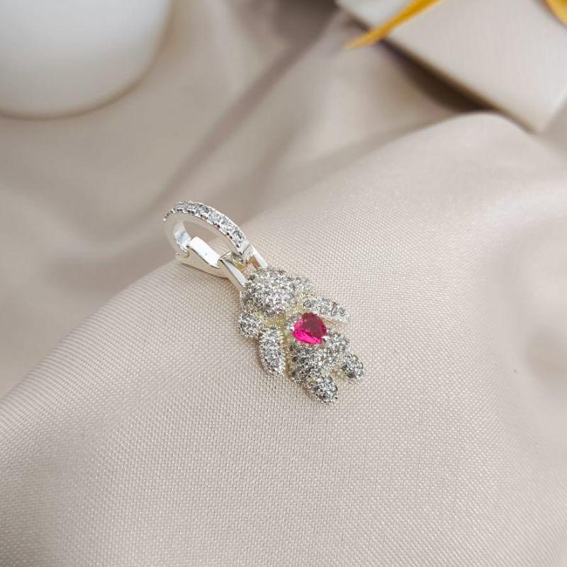 PINGENTE MENINA COM CORAÇÃO ROSA E CRAVEJADO EM MICRO ZIRCONIA FILHOS