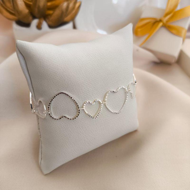 PULSEIRA TODA COM CORAÇÕES VAZADOS GRANDES E PEQUENOS PULSEIRA TODA COM CORAÇÕES VAZADOS GRANDES E PEQUENOS