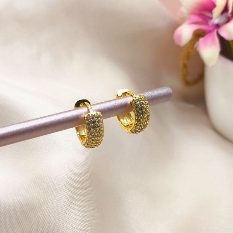 ARGOLA COM 4 FILAS CRAVEJADAS EM MICRO ZIRCONIA