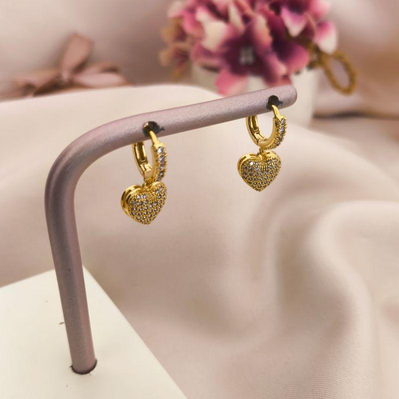 ARGOLA COM CORAÇÃO PENDURADO TODO CRAVEJADO EM MICRO ZIRCONIA TAM P ARGOLA COM CORAÇÃO PENDURADO TODO CRAVEJADO EM MICRO ZIRCONIA TAM P