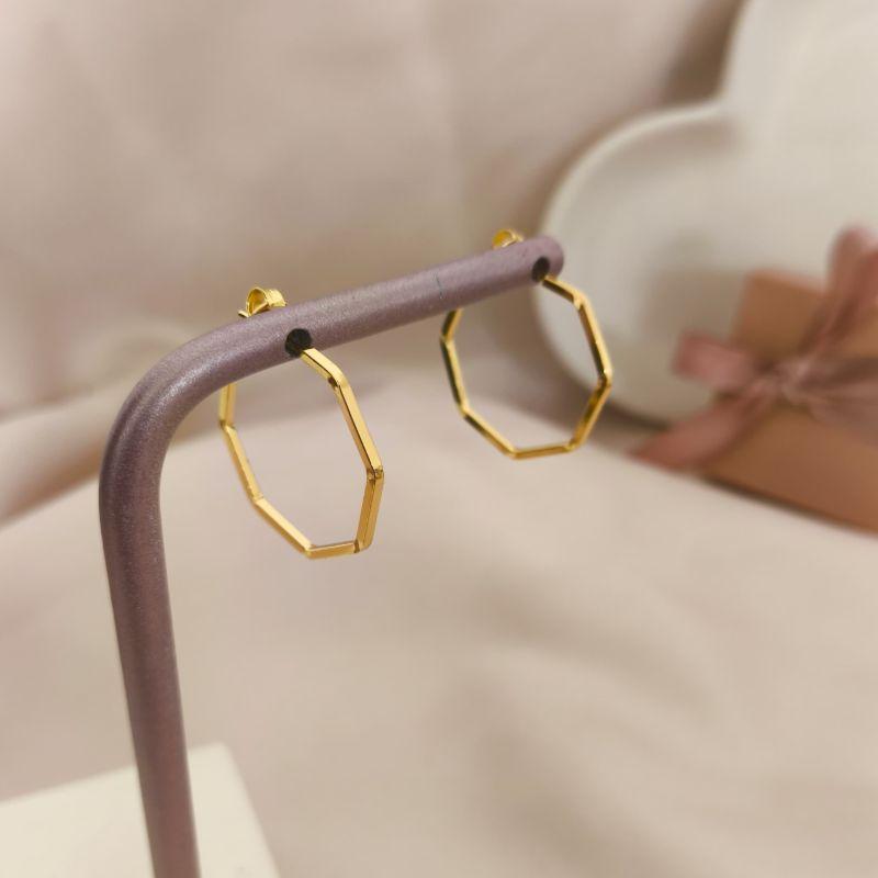 ARGOLA COM LADOS RETOS QUADRICULADOS