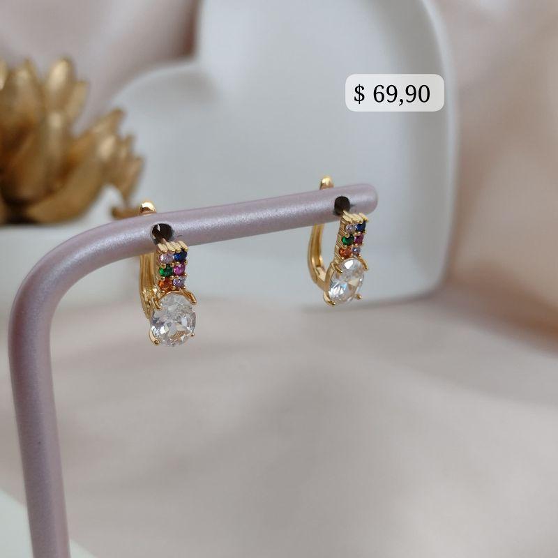 ARGOLA COM PEDRA DE ZIRCONIA OVAL E CRAVEJADO EM MICRO ZIRCONIA COLORIDAS