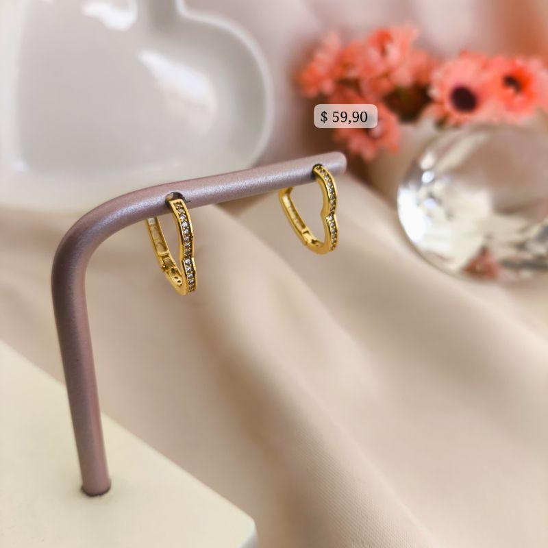 ARGOLA DE CORAÇÃO FINA CRAVEJADO COM 1 FILA DE ZIRCONIA NA FRENTE