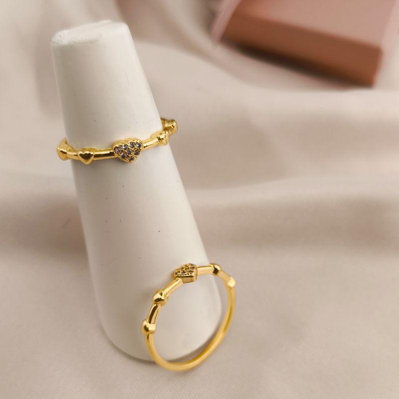 ANEL COM 5 CORAÇÕES E O DO CENTRO CRAVEJADO EM MICRO ZIRCONIA ANEL COM 5 CORAÇÕES E O DO CENTRO CRAVEJADO EM MICRO ZIRCONIA