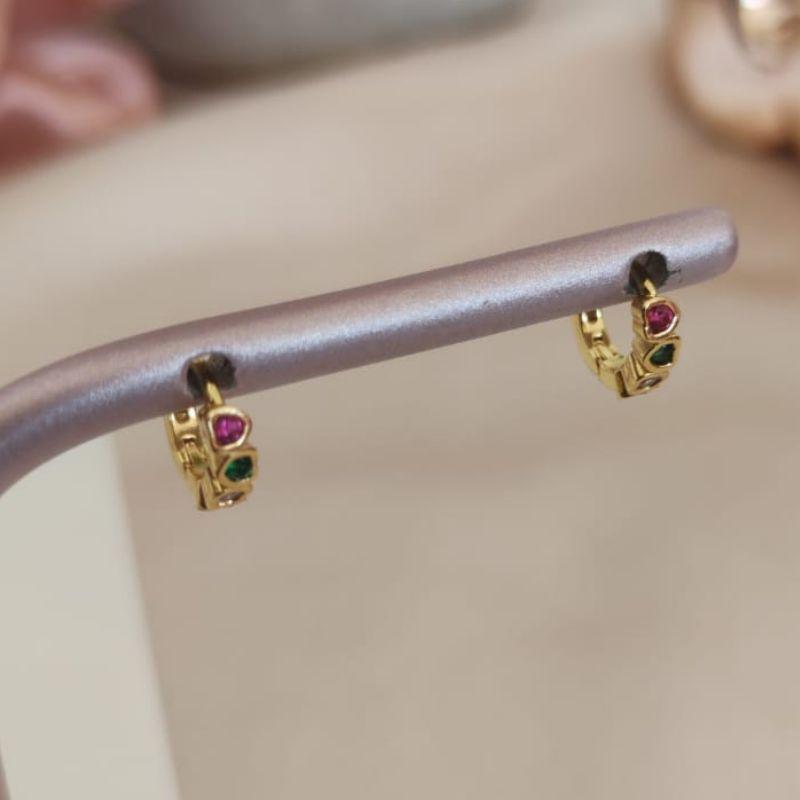 ARGOLA COM CORAÇOES E PEDRAS DE ZIRCONIA COLORIDAS