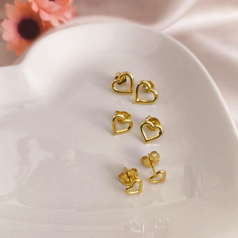 BRINCO TRIO DE CORAÇÕES VAZADOS LISOS