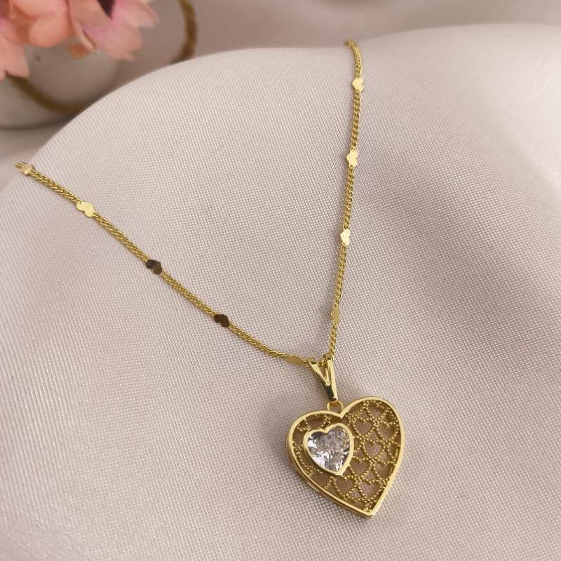 COLAR ELO GROUMET COM MINI PLACAS DE CORAÇÕES E COM CORAÇÃO COM VARIOS CORAÇÕES DENTRO VAZADO E CORAÇÃO DE ZIRCONIA