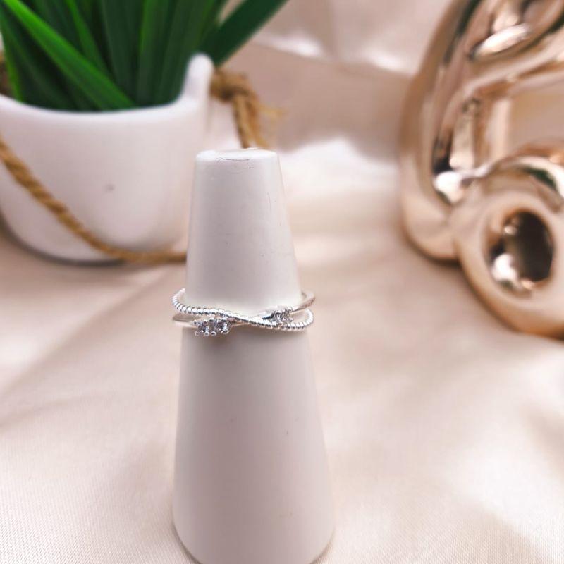 ANEL 2 EM 1 FORMANDO UM LAÇO LISO E COM MINI ESFERAS E PEDRAS QUADRADAS DE MICRO ZIRCONIA