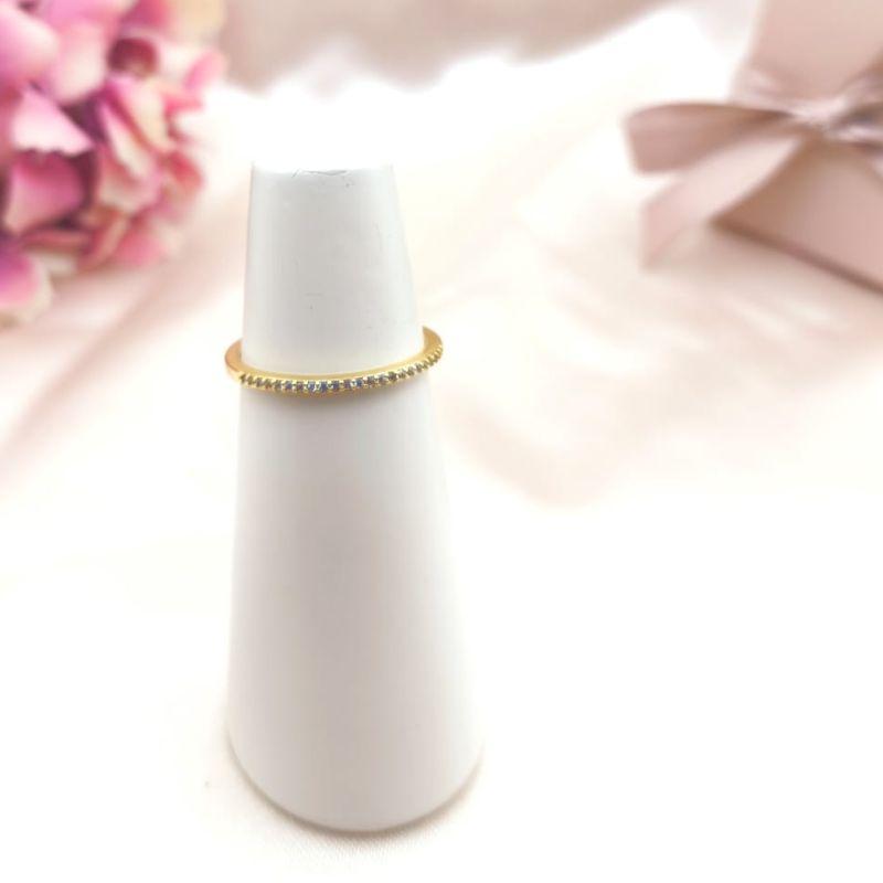 ANEL APARADOR DE ALIANÇA CRAVEJADO EM MICRO ZIRCONIA NA METADE