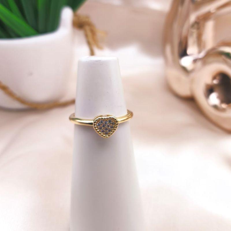 ANEL CHUVEIRINHO CORAÇÃO CRAVEJADO EM MICRO ZIRCONIA E BORDA ESTILO CORDA