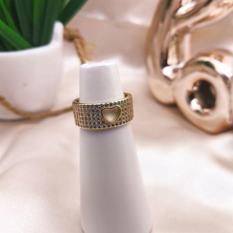 ANEL LARGO COM 6 FILAS DE ZIRCONIA COM CORAÇÃO NO MEIO VAZADO