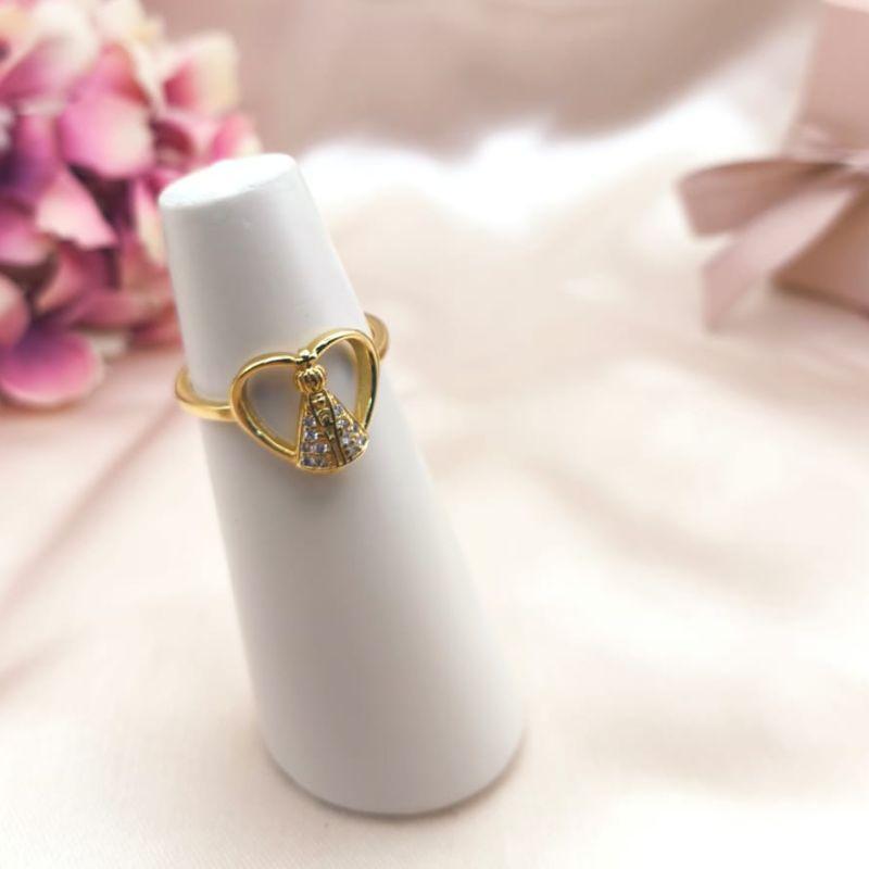 ANEL COM CORAÇÃO VAZADO E NO MEIO NOSSA SENHORA APARECIDA CRAVEJADO EM MICRO ZIRCONIA