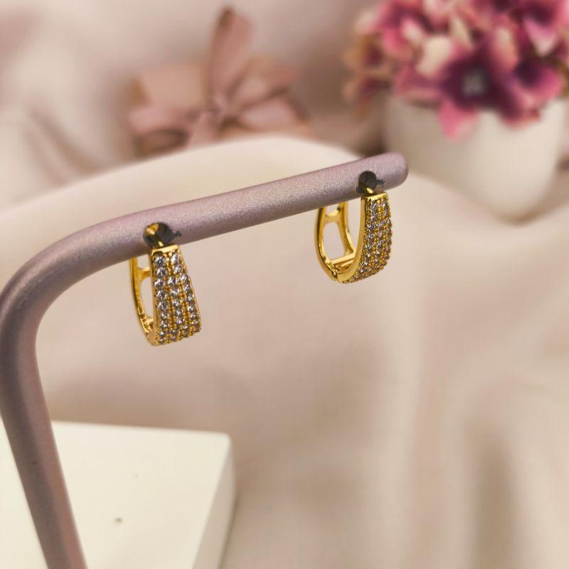 ARGOLA COM 3 FILAS DE ZIRCONIA FINA EM CIMA E ALARGANDO EM BAIXO