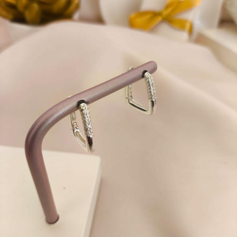 ARGOLA RETANGULAR CRAVEJADA EM MICRO ZIRCONIA DO MEIO PARA CIMA