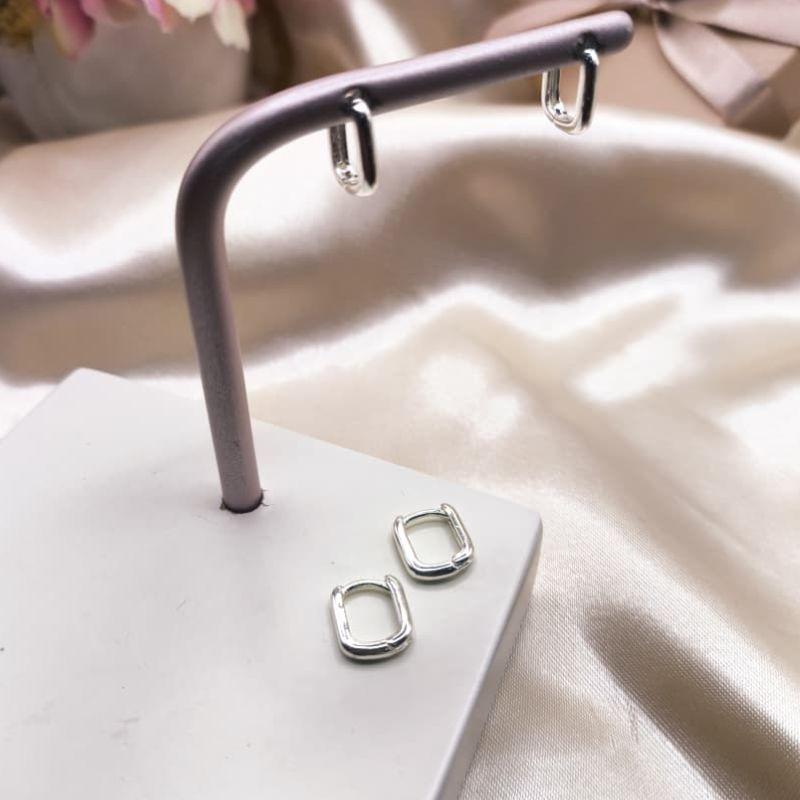 ARGOLA RETANGULAR PEQUENA LISA M