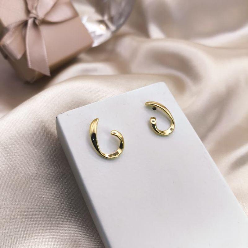 BRINCO CRUVADO EM 3D LISO