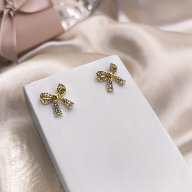 BRINCO EM FORMA DE LAÇO TODO CRAVEJADO EM MICRO ZIRCONIAS