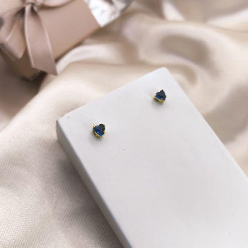 BRINCO FORMA CORAÇÃO PEDRA AZUL