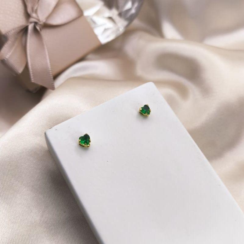 BRINCO FORMA CORAÇÃO PEDRA VERDE