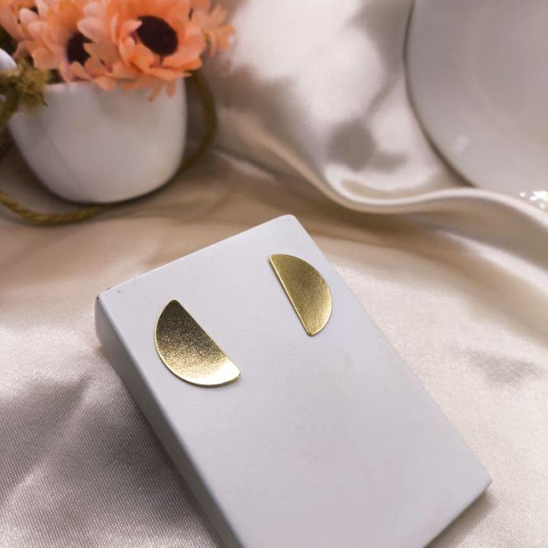 BRINCO MEIO CIRCULO CHAPA LISA