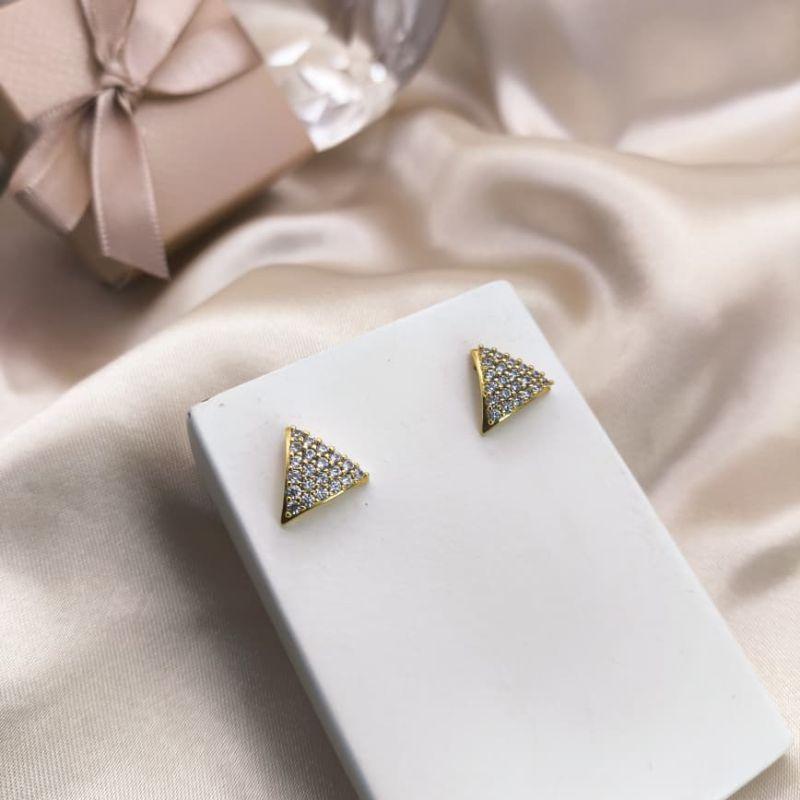 BRINCO TRIANGULO TODO CRAVEJADO EM MICRO ZIRCONIAS