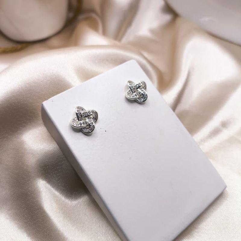 BRINCO X ENTRELAÇADO CRAVEJADO EM MICRO ZIRCONIA