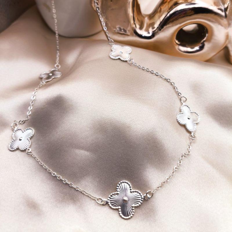 CHOKER COM 5 FLOR DE TREVOS SEPARADOS