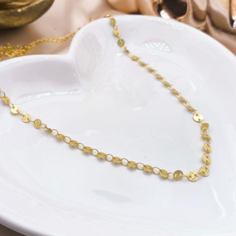 CHOKER COM MINI PLASCAS REDONDAS FOSCAS