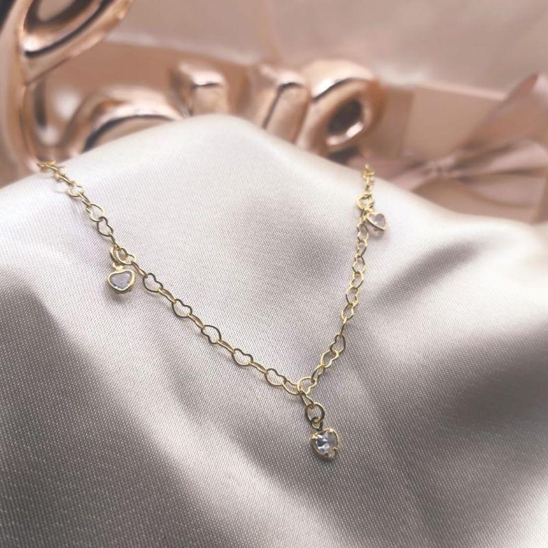 CHOKER DE CORAÇÕES ENTRELAÇADOS COM 5 PINGENTES DE CORAÇÃO DE ZIRCONIA