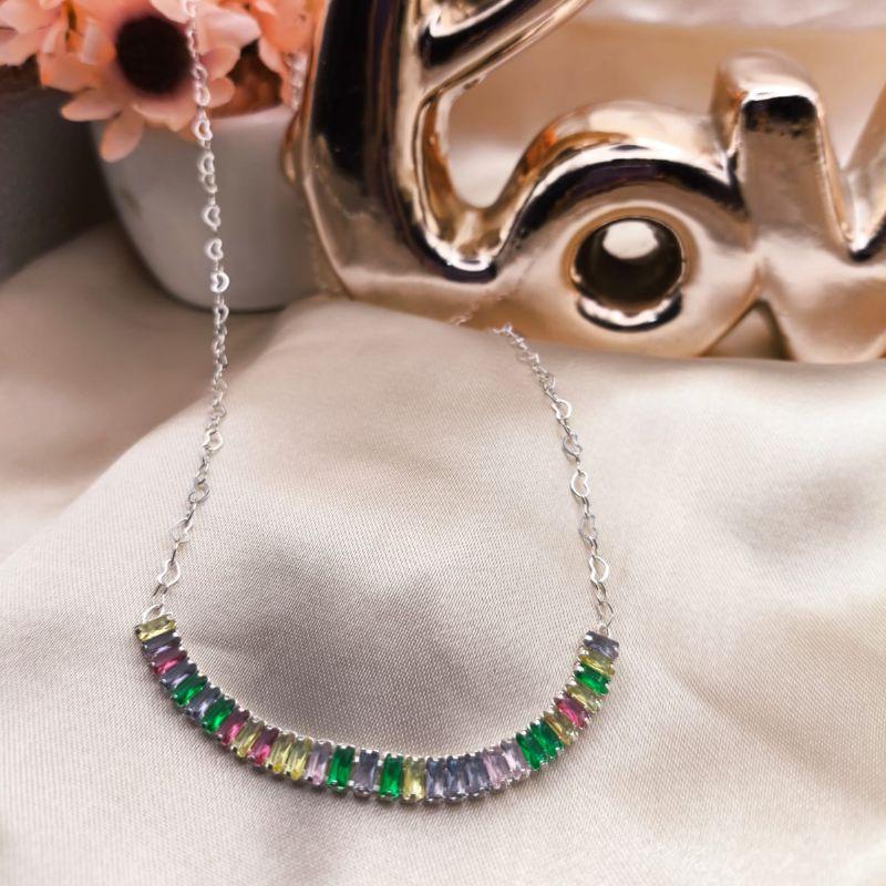 CHOKER DE CORAÇÕES ENTRELAÇADOS RIVIEIRA CRAVEJADA EM MICRO ZIRCONIA COLORIDAS